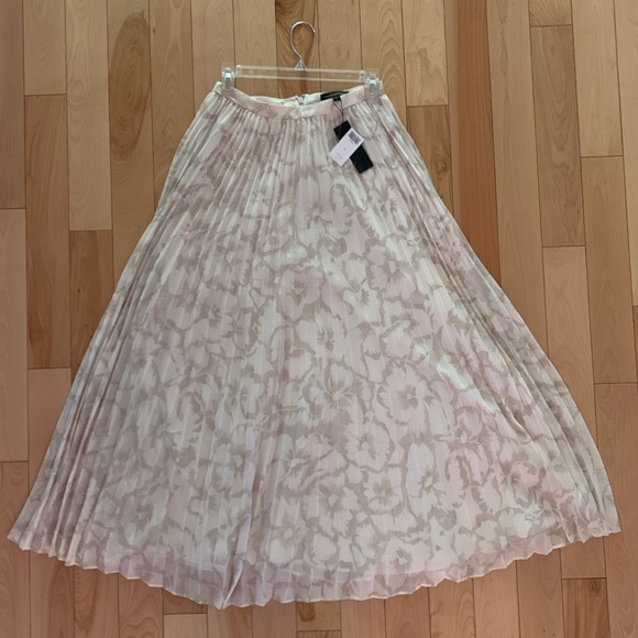 Banana Republic Dresses & Skirts - Banana Republic maxi skirt Banana Republic Dresses & Skirts - Banana Republic maxi skirt